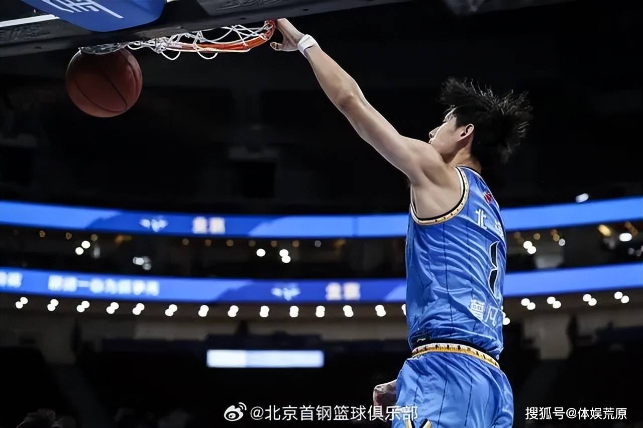 郑州篮球队在比赛中铁打有信心